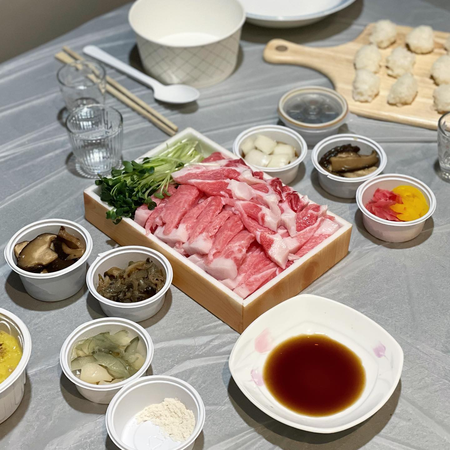 1년에 한번은 꼭 #한라참치 
한라참치와 찰떡이었던 화이트와인🫶
남편이랑 오랜만에 주말내내 같이 있어서
더 조았던 지난주말😍
#평택한라참치#참치맛집#평택맛집
#주말데이트
