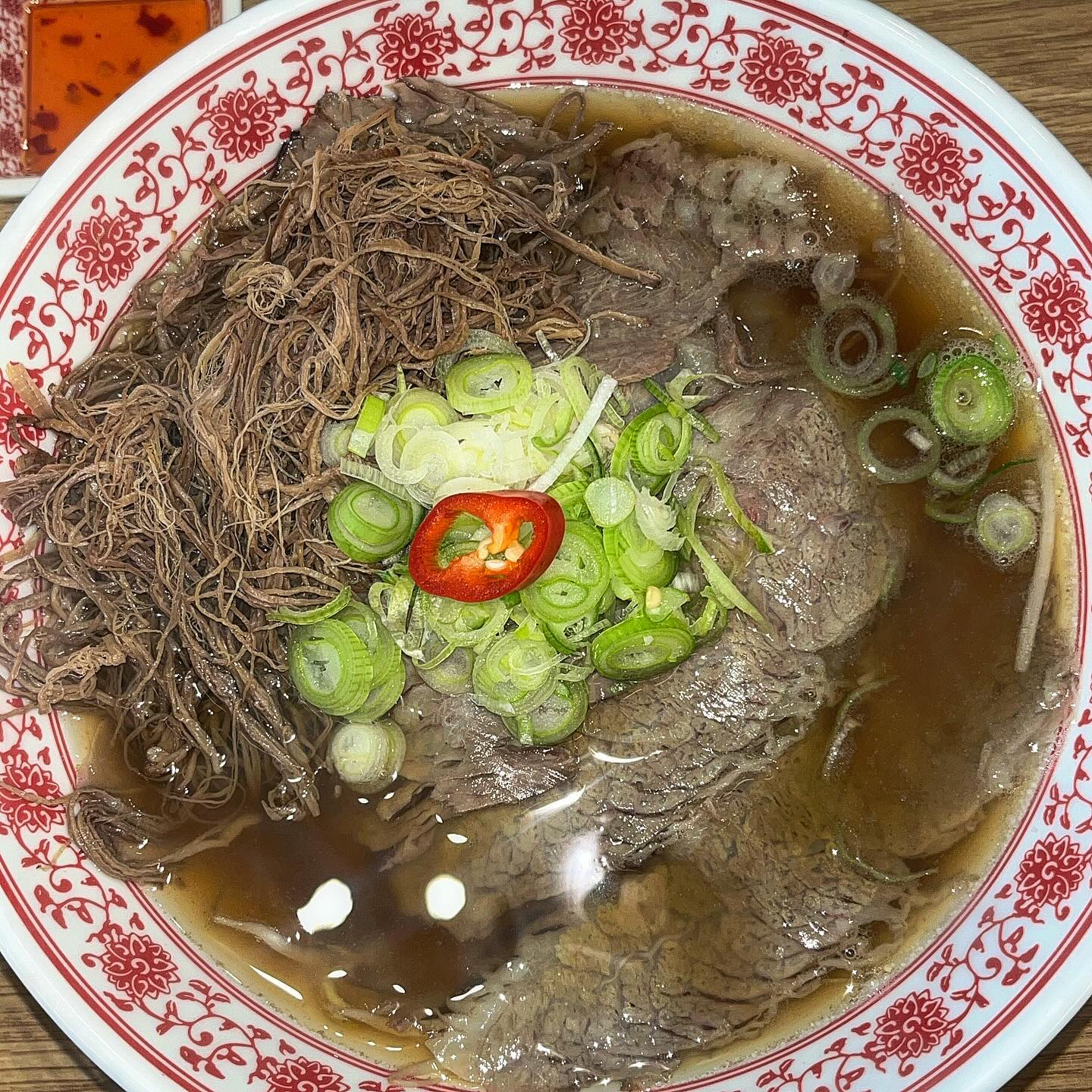 수유에 상륙한 쌀국수 맛집🍜
#협찬#수유#월미당

이미 쌀국수 맛집으로 소문 자자한 월미당이
수유에 생겨서 다녀왔습니다🙌
특히나 이런 쌀쌀한 날씨에는 담백한 쌀국수
또 땡기잖아요? 
해장으로도 이만한 음식 없어요🔥
월미당 쌀국수는 매장에서 매일 6시간씩
직접 끓인 진한 고기육수만 사용해서 그런지 
국물이 완전 깔끔하구요^^ 
들어있는 고기 양도 완전 많아서 깜놀
사이드로 먹어본 짜조는 겉바속촉이 딱 어올림
쌀국수 먹고 짜조까지 먹는 조합 추천드립니다

🎈수유 월미당
위치 : 수유동 173-4
시간 : 10:30-22:00