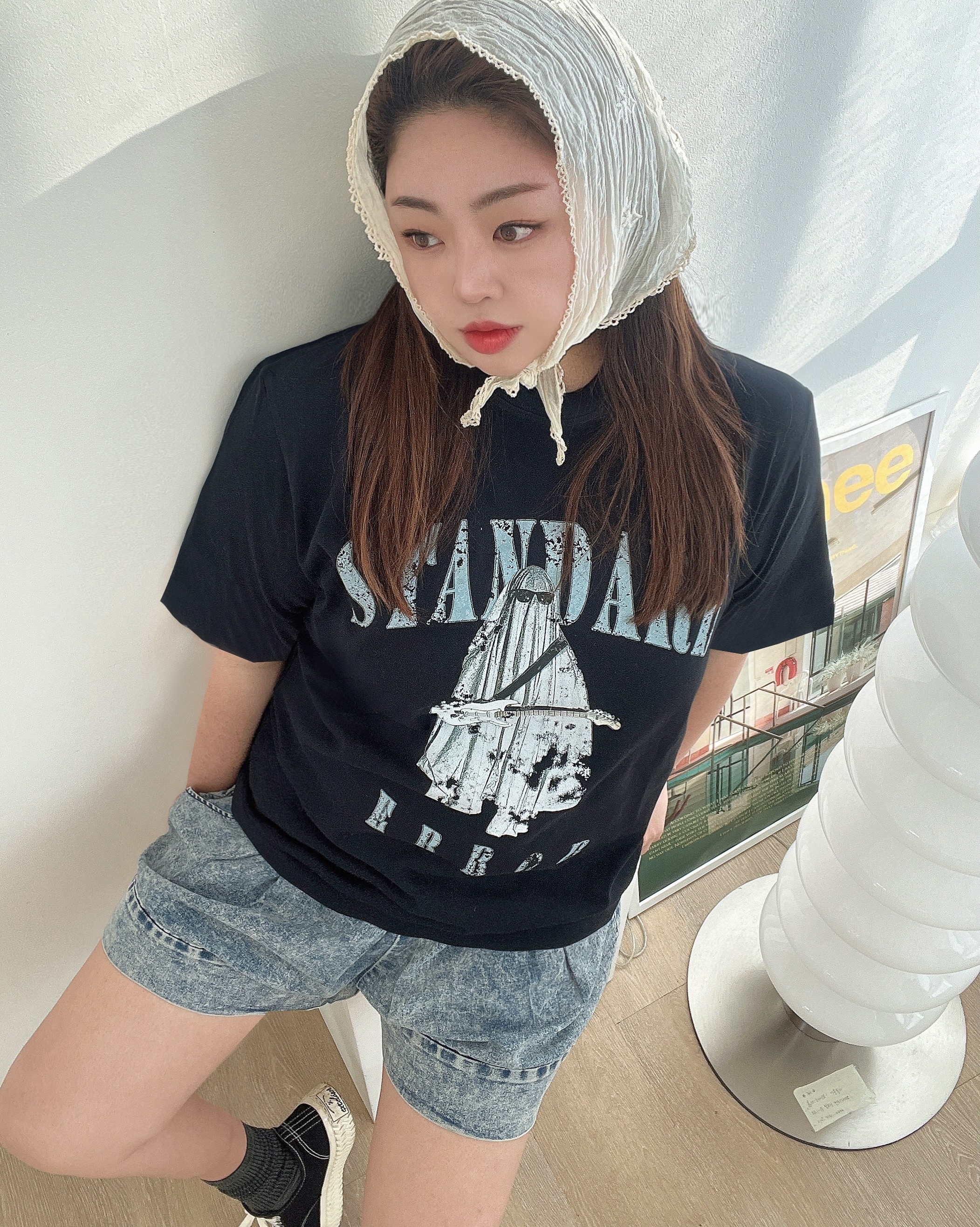 #협찬 @standarderror_official
예쁜 프린트의 #반팔티셔츠 는 많으면 많을수록 좋아 !!!🖤
#스탠다드에러 #티셔츠 는 빈티지 무드의 프린트가 예뻐서 요즘 편하게 너무 잘 입고 있어요.
프린트 별로 다 가지고 싶은 마음입니다.🎶
.
.
.
#STANDARDERROR