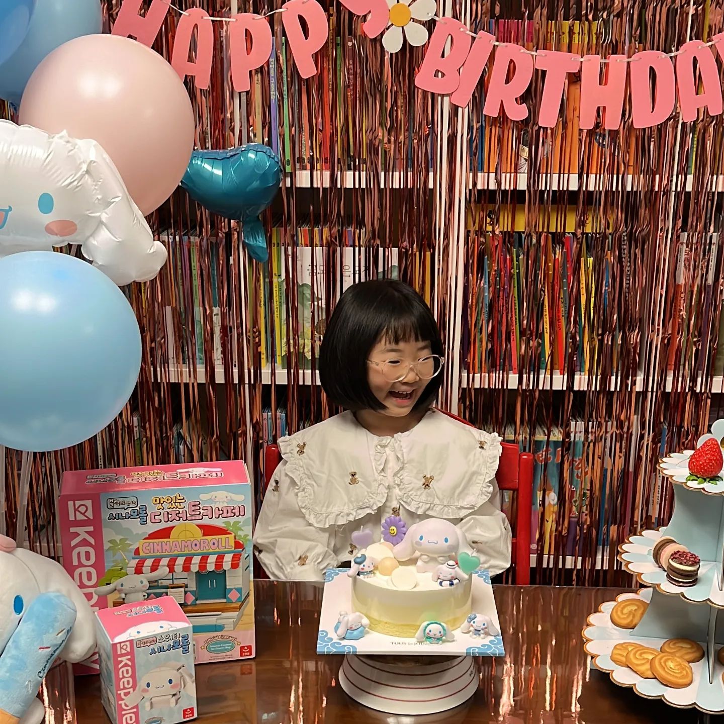 HAPPY B-DAY🎀
반짝반짝 빛나는 우리딸 여섯번째 생일 축하해
정말 엊그제 낳은것 같은데 언제 이렇게 컸나 싶네

아이를 낳기 싫어했던 나는 어디가고

이렇게 귀염둥이가 나올줄 알았더라면
아빠를 만나자마자 너를 가졌을거라고
말하는 엄마로 살게 해줘서
아픈 곳 없이 태어나 이렇게 잘 커줘서 고마워

앞으로도 빛날 7살 하리야
엄마 딸로 태어나줘서 고맙고 사랑해❤️

.
.
.

#내겸디🧡 #하리의6번째생일 #하리의7살생일
#7살하리 #사랑해❤️ #고마워 #내보물 
# 생일축하해우리딸