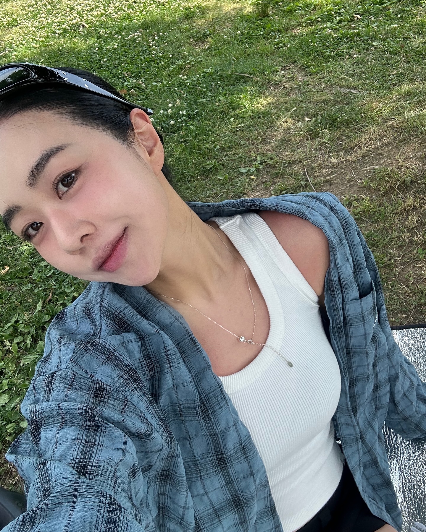 팝업 못참지. whole.paper ✈️

여행갔다와서.. 피곤한데 마지막날이라 후딱 가서 사고
갑자기 타코 먹고 싶어서 primo.seoul 가서 포장 🌮

그럼 그냥 한강에서 먹자 하고 조율이랑 피크닉까지 완벽해..🌞

심지어 입어보지도 않고 샀는데 입어보니 더 더 맘에 들어서 굿
그리고 요즘 내 교복 ecce_official_ 나시 진짜 맨날 입어버려 🔥

불편한건 푸꾸옥 사진 정리 못하고 있는거.. 그거뿐.. 🫠으음🙂‍↔️..음..