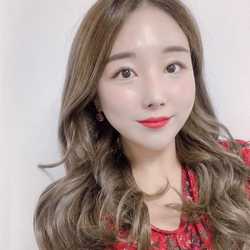 😛✌🏻 on Instagram: “귀걸이 영롱하군 ... 귀걸이예쁘다 ❤️
주말 끝나다니 슬픔 💦

@j.lauren_102 
#제이로렌#귀걸이쇼핑몰#20대여자쇼핑몰#귀걸이#예쁜귀걸이#셀카#셀피#영롱영롱#주말끝”