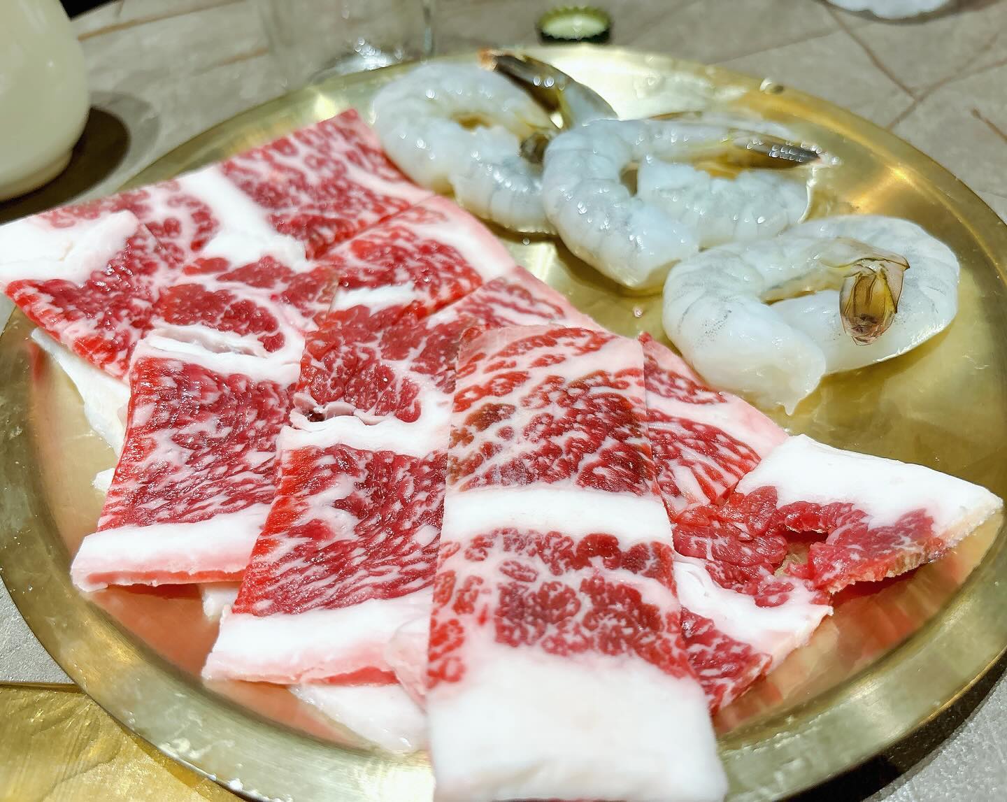 .
엄생 하러 오랜만에 개나리회관😋
투뿔 한우와 신선한 해산물을 이가격에 모두 즐길 수 있는곳이
또 있을까 싶다🫶🏻

나는 여기 살짝 도톰한 차돌이 너무 됴아٩(♡ε♡ )۶
루뚜도 大만족!
밑반찬도 여전히 맛깔나고
마무리 된장죽 정말 미치는 맛🤤

테이블도 넓어서 넘 편하구
직원분 센스도 굿!!!👍
.
.
#개나리회관 #개나리회관압구정 #엄생