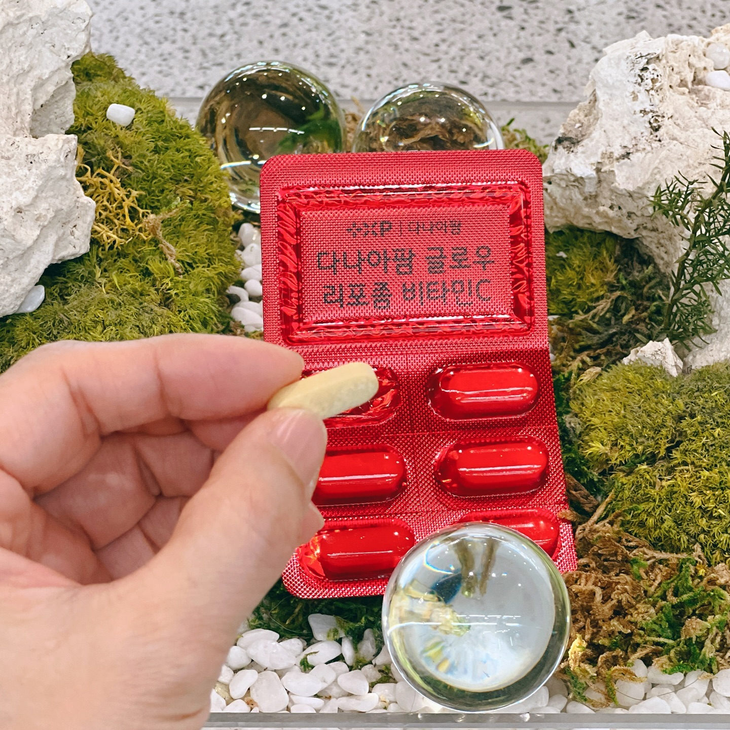 #협찬

비타민C 좋은건 다들 알죠. 
이왕이면 흡수율 높은 비타민C 다나아팜 글로우 리포좀 비타민C로 먹으면 더 좋지 않을까 생각해요. 

비타민C는 항산화 작용을 해서 유해산소로부터 세포를 보호하는데 필요하고
철의 흡수에 필요해요. 그리고 결합조직 형성과 기능유지에도 꼭 필요하답니다. 

바쁘고 피곤한 일상 속에, 불규칙한 식습관과 불규칙한 생활, 과일 채소 등 식품으로 비타민C 섭취가 부족한 분들에게 추천하는 다나아팜 글로우 리포좀 비타민C

다나아팜은 약사 설계 프리미엄 건강식품 브랜드로 
프리미엄 폴란드산을 엄선해서 만든 비타민C랍니다. 
리포좀 제형기술을 적용해 흡수율을 좋게 만들었고
항산화 작용으로 세포 건강을 위한 비타민C 1일 영양 성분 기준치의 500%를 채워준답니다.
여기에 L-효모추출물과 강황분말을 엄선해서 더했답니다.

하루 한알로 지친 일상과 하루 활력을 위한 항산화 영양소를 챙겨보세요. 

danaa_pharm

#다나아팜 #비타민C #비타민추천 #리포좀 #리포좀비타민C #비타민 #건강기능식품 #항산화 #영양보충 #고함량
