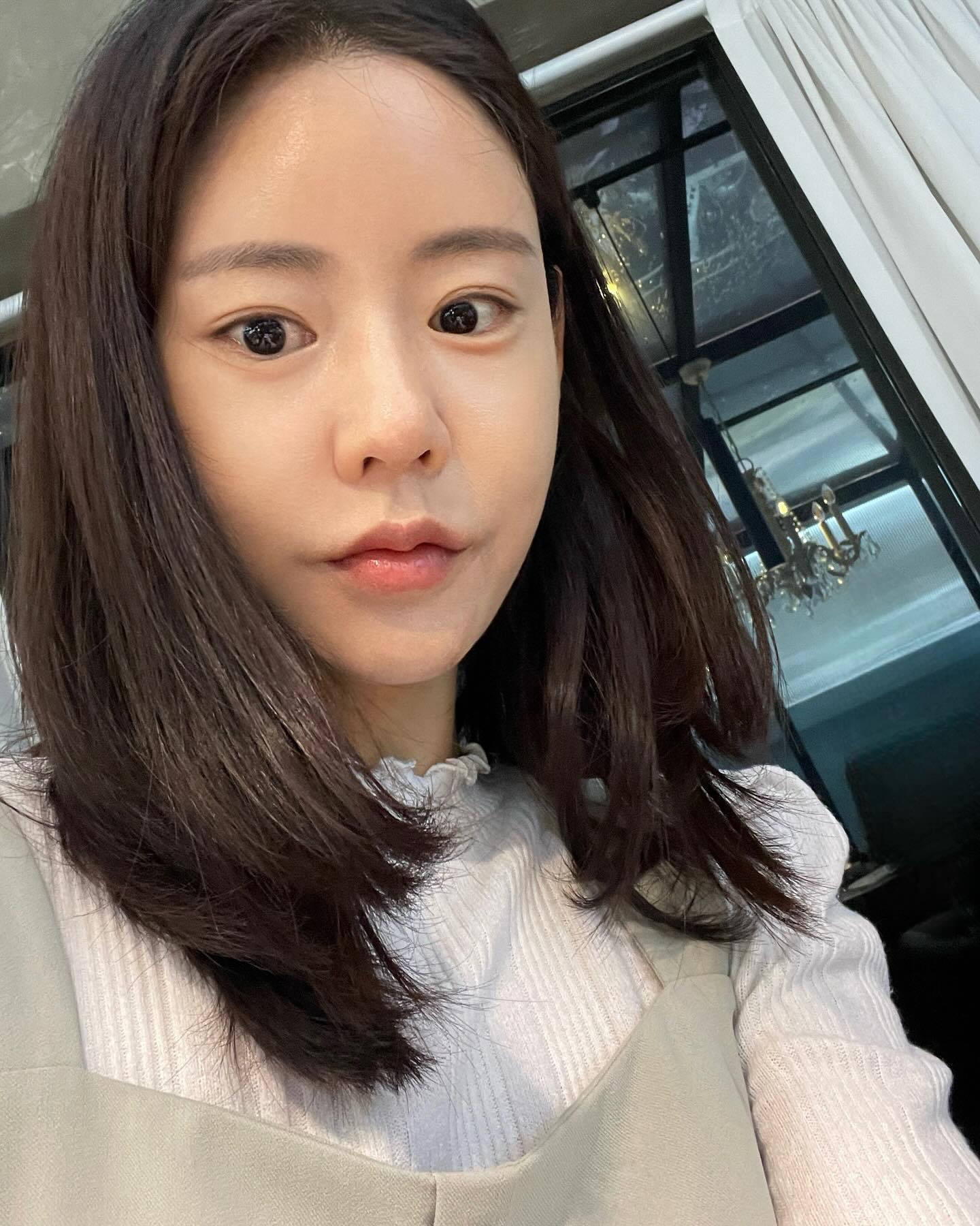 #내돈내산 #피부과
트러블 자국이 정말 안 없어져서
1:1 맞춤 상담 받고 해결책으로
피코토닝&비타민 관리😊
 
체계적인 서비스에 반해서 일산 피부과에서
관리 받고 있는데 기존보다 피부톤이 화사해지고
매끈해지는 걸 느껴서 꾸준히 관리 받으러 방문 중!
 
여긴 개개인의 피부 상태를 고려해서
정밀하게 시술을 진행하고 효과가
오래 지속돼서 아주 만족스럽당
일산까지 가서 피부관리 받는 이유가 있지~
 
#피부과추천 #피코토닝 #레이저 #비타민관리 #피코토닝레이저 #일산피부과 #일산역피부과 #피코토닝레이저 #레이저토닝 #토닝레이저 #색소치료 #기미 #기미잡티제거 #잡티제거 #색소레이저 #레이저추천 #레이저후기 #피부과레이저 #피코레이저