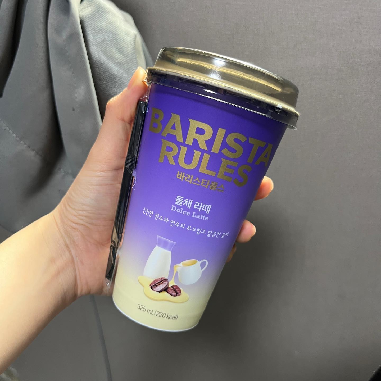 #할인구매 baristarules_official #바리스타룰스 #바리스타룰스돌체라떼

배송도 안전하게 잘 왔고 맛있다
평상시에 달달한 커피보다는 아메리카노, 라떼만 먹는데 연유라떼도 가끔 먹기엔 좋을거같아서 시켜봤는데 달달하니 맛있음💖

#맞팔 #리뷰 #08L #첫줄반사 #좋아요테러 #일상 #훈녀 #좋반테러 #좋반 #좋반댓 #좋아요 #리뷰그램 #돌체라떼 #신상품나왔을땐 #좋아요반사