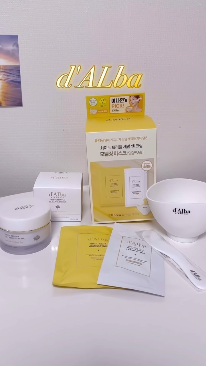 #광고 집에서 쉽고 간편하게 케어하기 좋은 
달바 화이트트러플 세럼 앤 크림 모델링 마스크 #비건모델링마스크 
.
.
올리브영 추천템 ! 
물 대신 달바의 프리미엄 성분을 담은 농축 크림과 세럼을 섞어 끝까지 촉촉한 모델링 마스크팩이에요
.
.
건조한 제피부에 단비를 내리듯 촉촉하믈 채워주는 제품이에요
.
.⠀
‘달바 모델링 마스크’는 팩볼 구성으로
6월 올리브영 세일에서 만나볼 수 있어요!
.
.

@dalba_piedmont
#달바 #올리브영모델링팩 #올리브영마스크팩 #달바모델링마스크 #달바캡슐크림 #마스크팩추천 #크림추천 #싱글즈 #인품사