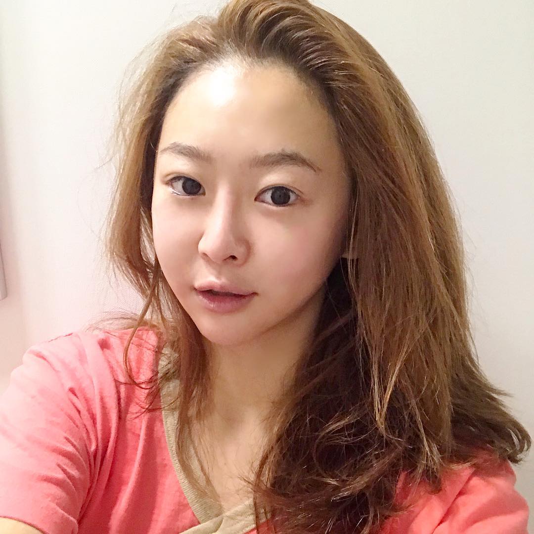 살롱하우스 바네프 on Instagram: “오늘 완전 #얼굴소멸 각😘  #분당얼굴축소제일잘하는곳 이래서 멀리까지 온 보람이 있넹>< #금손 원장님덕에 #쌩얼 인데도 #얼굴마사지 해서 피부탱탱 ❤️ 진짜 만져보니까 골격이 작아진 느낌이에용 #정자동경락 #분당피부관리 #신부관리 #웨딩케어…”