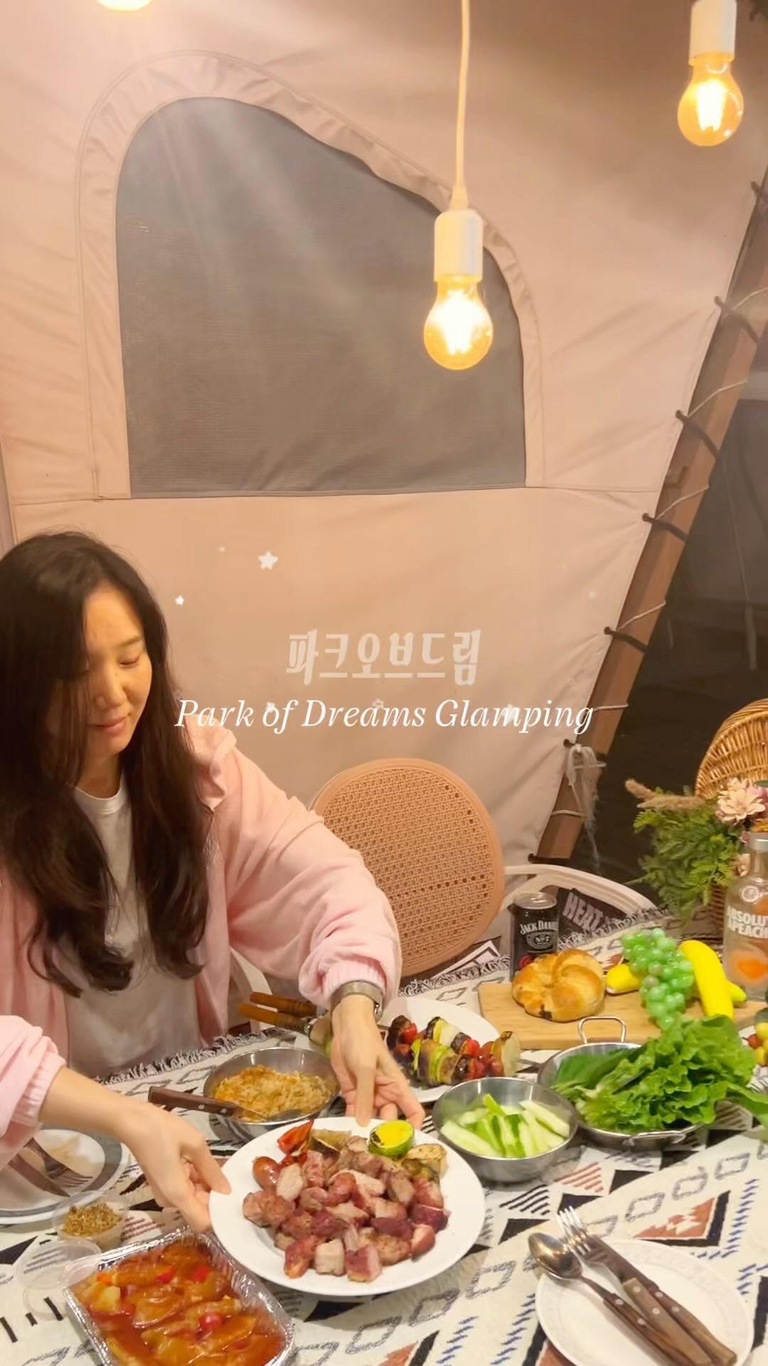 #협찬 
글램핑갈때마다 짐과 바베큐 준비에
번거롭기도 했는데 여긴 진짜 몸만 가면 되어서
너무 즐겁게 놀고 온 파크오브드림 글램핑이에요.

스타일링 캠프하우스에서는 내취향대로
감성가득한 바베큐 세팅도 할 수 있었고요.
생일이나 기념일이에 방문하면 
예쁜 추억남기기에도 좋겠더라구요.
그리고 반려동물 동반도 가능하다는 점.

수영장과 밤이 되면 낭만가득한 계곡까지 
오로지 여행에만 집중하며 편안하게 
쉬고 올 수 있었던 대전글램핑이었답니다

주소 충남 공주시 반포면 동학사1로 46 파크오브드림

#대전글램핑 
#글램핑 
#감성글램핑 
#대전바베큐 
#계룡산글램핑 
#대전데이트 
#대전숙박 
#대전놀거리 
#파크오브드림 
#파크오브드림글램핑