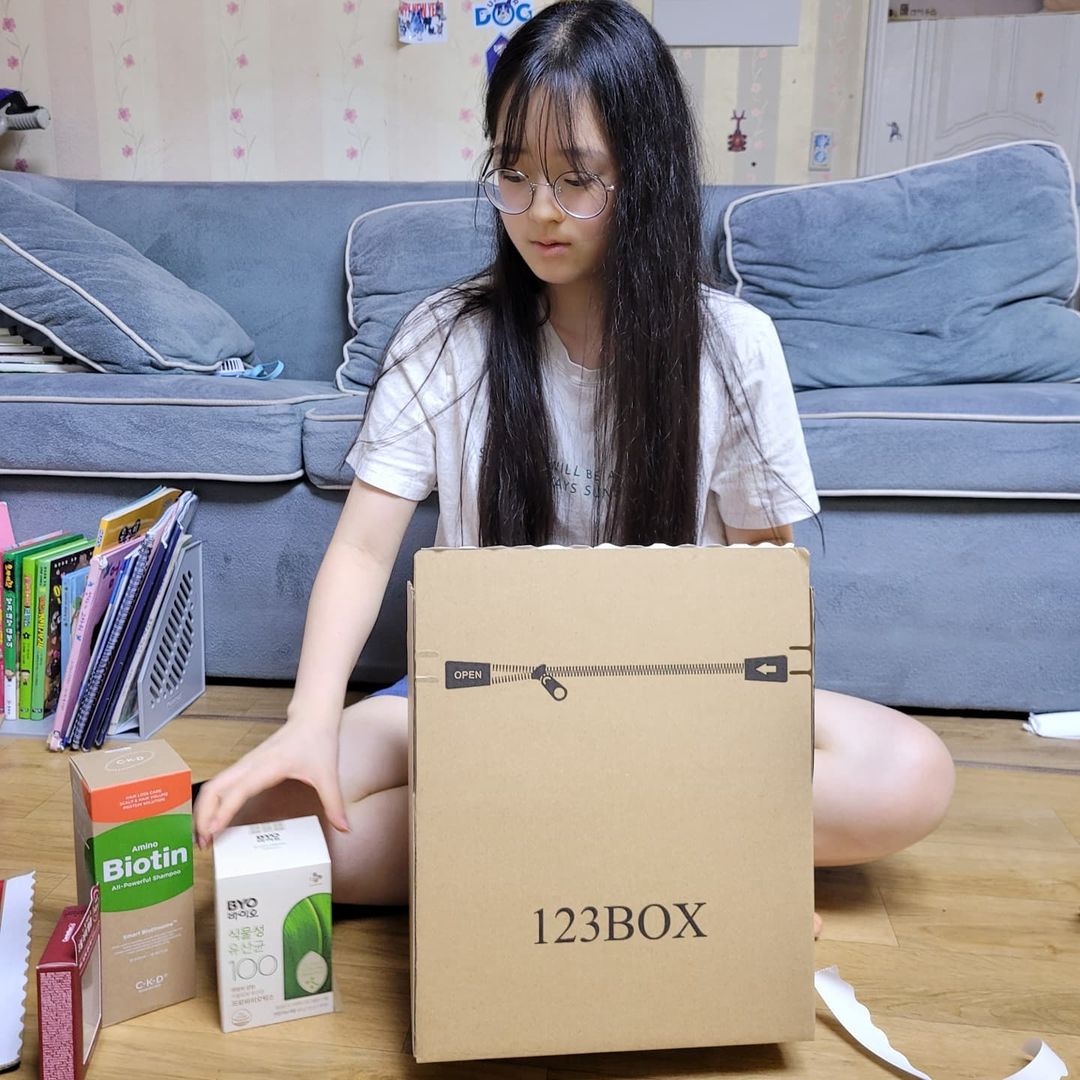 세아이의 워킹맘~^^ 맞팔 선팔 환영 on Instagram: “☝ 집에 아이들의 작아진 옷과 지름신이 와서 홈쇼핑에 산 화장품까지 너무 많아 고민 고민!! 친구랑 엄마, 언니까지 소분해서 나누어 주시