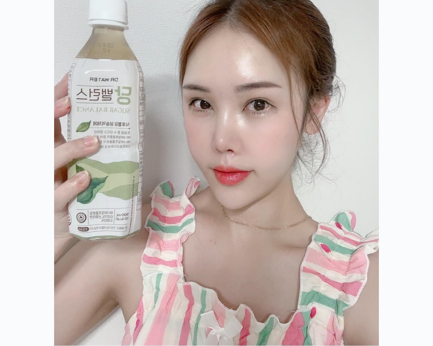 #협찬
짜장면 먹기전에 상추 먹으믄 혈당이 치솟지 않는다고🤣
루뚜가 상추타령 엄청 했는디
이제 타령 금지🚫

상추보다 맛있는 당밸런스 있으니까🤭

0칼로리에 구수하고 은은한 맛이 좋아서
입대면 완전 벌컥 벌컥😆

루뚜 요즘 산 갈때 필수로 한병씩 얼려 다니는디
나도 낼 출근할때 챙겨 가야징ᕕ( ᐛ )ᕗ

이제 상추 안먹어도 돼서 좋당😇
.
.
 #닥터워터당밸런스 #닥터워터 #당밸런스 #바나바잎추출물 #코로솔산 #바나바잎 #바나바잎차 #건강음료 #제로칼로리 #0kcal #제로음료 #부모님선물 #선물추천 #건강한물
