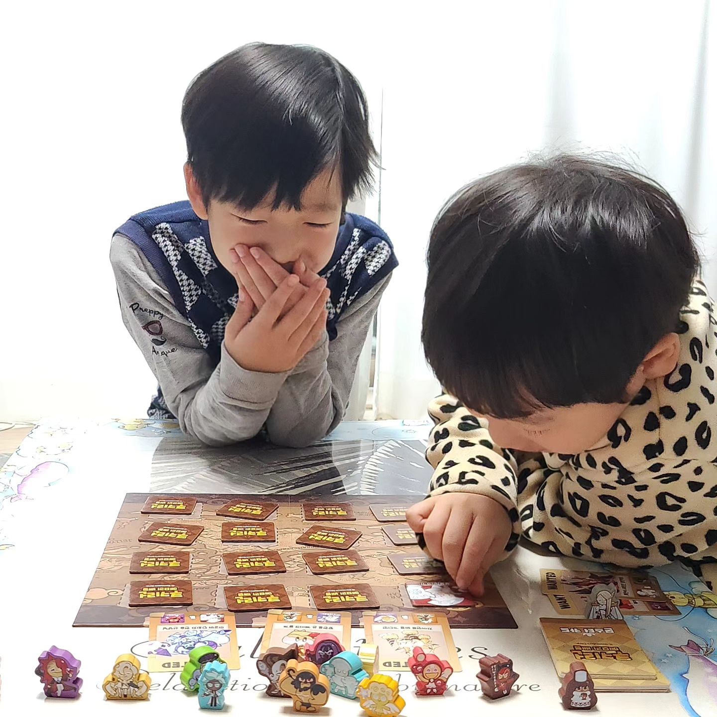 #협찬 

우리 삼형제의 방학을 책임져주고 있는 재미 빵빵 쿠키런 메모리 배틀 보드게임

6세 이상 누구나 쉽게 배우고 2~5명까지 함께 즐길 수 있어 7살 막둥이부터 예비 초3과 예비 고1 그리고 엄빠까지 즐길 수 있어 식구 많은 우리 집에도 딱!

나이와 상관없이 기억력 개선 효과도 있고
너무너무 귀엽고 예쁜 쿠키 나무말들도 잔뜩 들어있어 쿠키런 사랑 듬뿍인 우리 집 어린이들이 넘나 좋아해요!

드라마에도 나온 쿠키런 메모리 배틀 보드게임
올 방학 우리집 재미 담당! 화목 담당! 웃음꽃 담당! 인정합니다!

gemblo.boardgame

#보드게임 #보드게임추천 #쿠키런보드게임 #캐릭터게임 #메모리게임 #파티게임 #젬게임즈 #예비고1 #예비초3 #7살보드게임 #방학즐기기