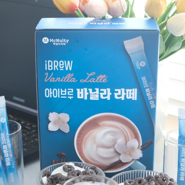 꽃님이 김경선 on Instagram: "#광고 우리집 #홈카페 신메뉴! 맥널티 아이브루 #바닐라라떼 추천! 달달한 커피가 마시고 싶을떄면 향긋하면서도 고급진 바닐라 풍미가득한 #맥널티커피 바닐라 #