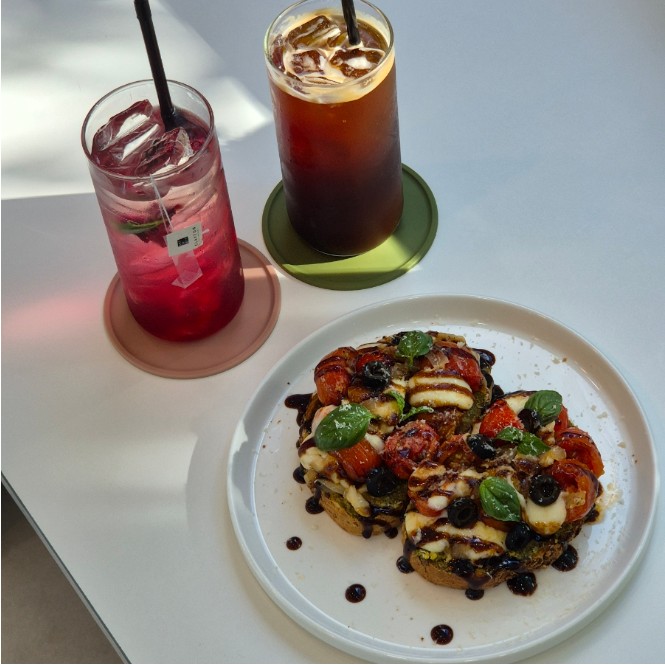 마산 내서 저수지 뷰 맛집 카페 팔레트