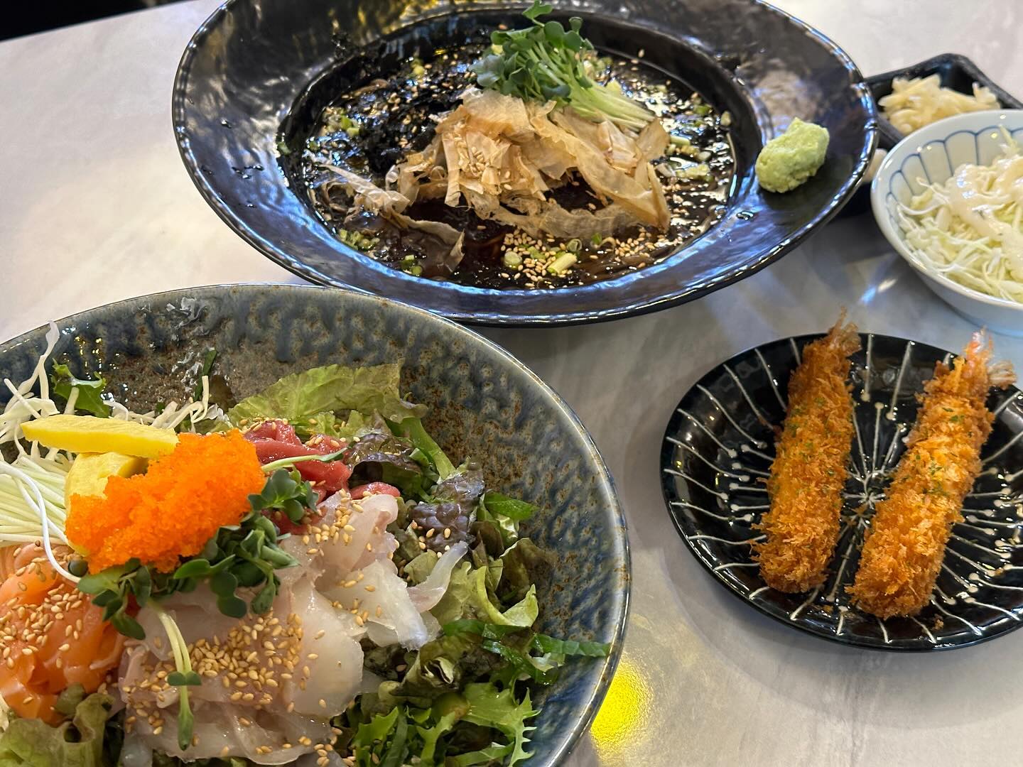 #협찬 #의정부착한초밥
의정부 터미널 근처에 위치해 있는 의정부 긴꼬리초밥 맛집인
착한초밥 !
점심에 방문한건데, 회덮밥이랑 새우튀김 냉모밀 주문해서 먹으니
배가 터질뻔 ㅋㅋㅋ
직장인 점심으로도 좋을것같은 의정부 초밥맛집 착한초밥
다음번엔 초밥세트 먹으러 가봐야겠당 ! ㅎㅎ

#의정부초밥맛집 #의정부착한초밥 #의정부긴꼬리초밥 #금오동초밥맛집 #금오동점심메뉴 #초밥맛집 #회덮밥 #새우튀김냉모밀 #협찬 #리뷰노트
