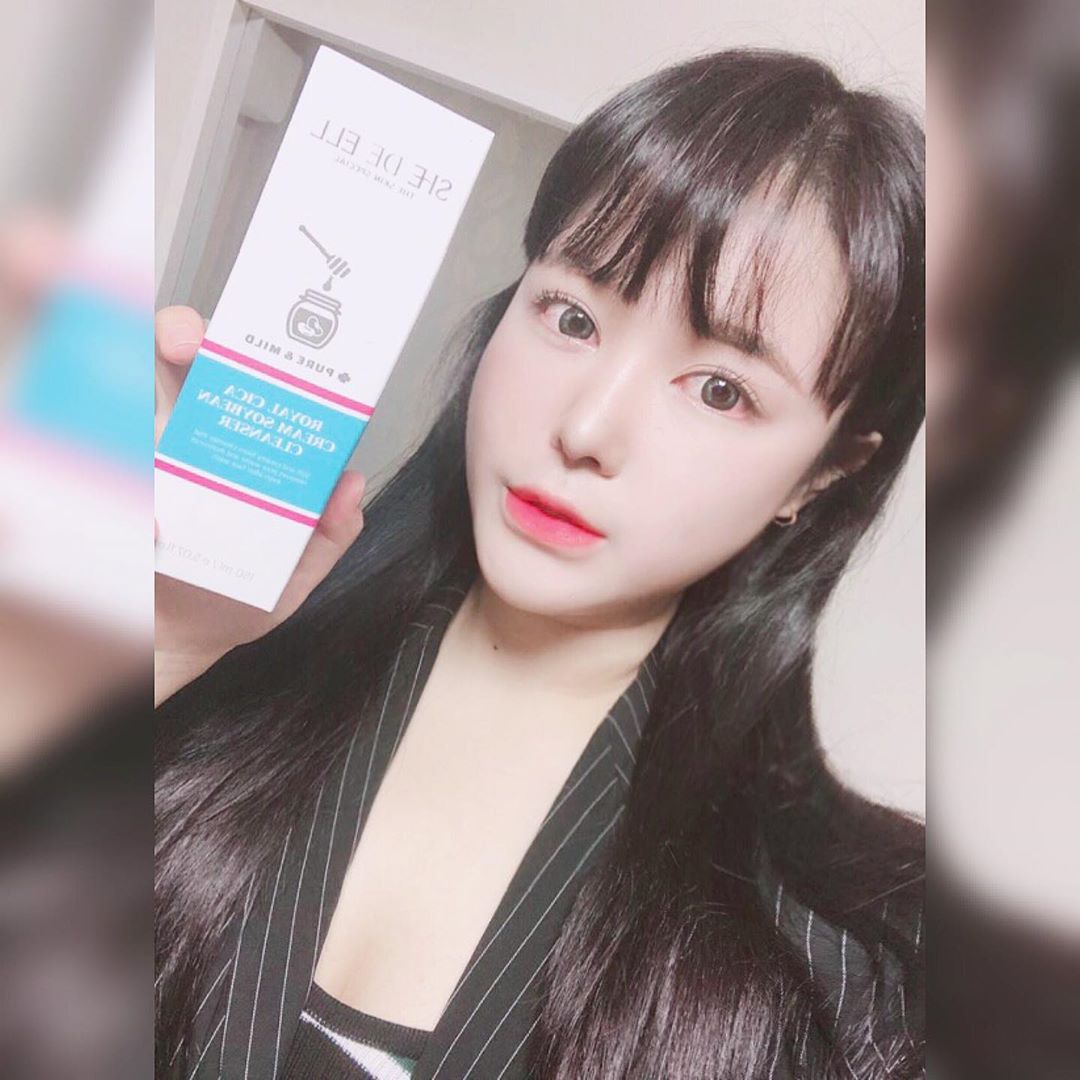 인배 on Instagram: “#쉬드엘 #쉬드엘로얄시카크림콩클렌저 🥜 콩포뮬라+로얄시카 에너지로  피부 탄력과 보습에 좋은 #클렌징폼 ✔️ - #저자극클렌저 이라 더 좋고  병풀추출물,로얄젤리,프로폴리스 추출물에 약산성이라  장벽보호는 물론, 피부에 영양을 주면서 진정효과까지…”