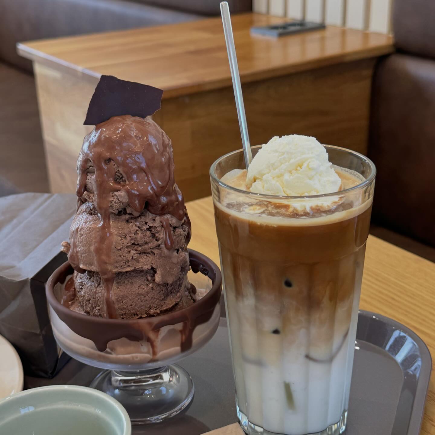 일어나자마자 #두바이초콜릿 먹으러 
솔직히 편의점 가나초콜릿이 더 맛있,, 🍫ㅎㅎㅎㅎ
.
.
.
.
#일상스타그램 #초콜릿 #초콜릿카페 #디핑 #강릉디핑 
#초코빙수 #썸머라떼 #파베초콜릿 #초콜릿선물 #강릉카페