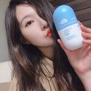 쏨 on Instagram: “요새 스트레스 엄청 높아서 화장 안하면 다크가 턱 밑까지 ㅠㅠ  그래도 스트레스랑 체지방을 동시에 관리해주는 하늘이 덕분에 하루하루 잘 버티는 중!  1일 3정만 먹으면 되서 간편하게 먹고 있는데 어제 치돈이랑 햄버거 먹었는데도 살이 1kg 빠졌다…”