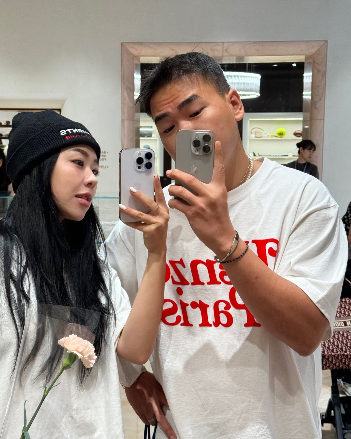 말일은 커리쉴 리뷰하는 날 
curlyshyll_official #광고 지만 1년 넘게 쭉 사용중 🧏🏻‍♀️

(정신이 없었나.. 6월이 끝났네..) 🤦🏻‍♀️
매주 놀러다니느라 정신없던 6월에도 역시나 커리쉴은 일상이고
좋아하는 브랜드가 생기다 보니 헤어제품에 고민하지 않아도 된다는 점이
얼마나 편한지 샴프 유목민들은 모를거야요 🫧🫧

이제 날이 더워졌으니 두피 열에 신경쓸 때.
루트 레미디 스칼프 세트로 민감한 두피 잘 관리하자구요 🫣.

 #커리쉴COC #curlyshyll 
#긴머리관리 #여름철두피관리 #긴머리스타일링