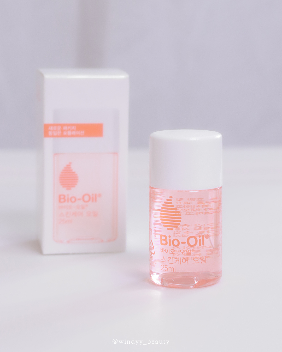 #제품제공
#바이오오일 #스킨케어오일 #biooil

바이오오일 스킨케어 오일

biooilkorea powderroom.co.kr 

건조한 얼굴이나 몸, 민감성 피부, 성장기나 임신의
변화로 갈라진 피부, 갈라진 큐티클, 푸석한 헤어,
자극받은 피부, 피부톤 브라이트닝, 손상*된 피부 등
각종 다양한 고민들이 있을텐데요 바이오오일 스킨케어
오일은 피부 수분을 지키는 오일 보습막을 선사해서
피부를 더욱 촉촉하게 지켜주는데 도움을줍니다.

*손상 피부는 상처나 질병을 진단, 치료, 경감, 처치 
또는 예방 등의 의학적 효능, 효과와 결부되지 않음

바이오오일만의 퍼셀린 오일이라는 독자 성분이 함유되
가볍고 산뜻하지만 확실한 깊은 보습력을 전달해주고
사용 후에도 옷을 입어도 끈적임이 거의 남아있지 않고
머리부터 발끝까지 다양하게 활용해서 사용할 수 있으며
사용하는 크림이나 베이스 제품과 믹스해서 사용해주면
훨씬 풍부한 보습력에 편안함까지 지속되서 정말 좋아요.

 #임산부오일 #멀티오일 #바디오일 #파룸체험단 #바이오오일스킨케어오일 #바이오오일멀티오일 #멀티오일추천 #바디오일 #손상피부개선 #임산부오일 #건성오일 #건성