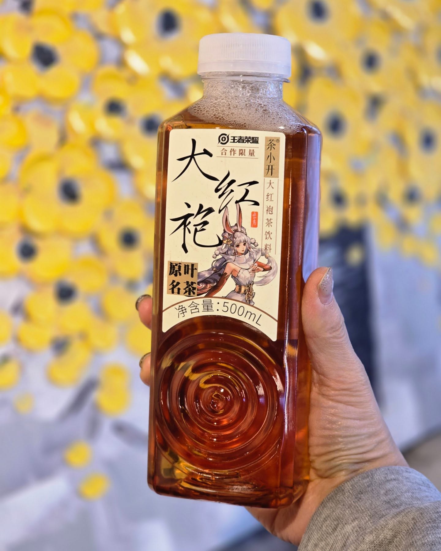 #협찬

평소 좋아하는 우롱차를 이렇게 페트음료로 만날 수 있다니~
캠핑에도 챙겨오구, 외식할 때 외출할 때도 항시 챙기는 
#차샤오카이우롱차

항산화에도 좋은 폴리페놀이 풍부하고 
방부제, 당분, 지방, 칼로리, 향신료를 넣지 않고 원차잎으로 100프로 우려낸 차라서 건강에도 좋고 다이어트에도 좋대요.

달달한 커피 좋아해서 자주마시다 혈당 건강이 안 좋아진
저인데 앞으로는 차 꾸준히 마시면 혈당관리에도 도움이 
될 것 같네요.

구수하니 다른 차에 비해서 쓴맛이 적어서 물 처럼
마시기도 부담없어서 이제 음료냉장고에 쌓아두고
먹어야겠어요ㅎㅎ

#무방부제 #무당분 #무지방 #무칼로리 #무향신료 #인체에유익한차폴리페놀함유 #건강한음료 #100%원차잎 #추출물본연의맛 #우롱차 #음료