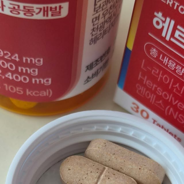 #광고 진짜 지긋지긋한 #입술포진 😂
조금만 피곤해도 입술 주변이 찌르르 하면서
수포가 생기려고 하는데 요즘은 L-라이신 
챙겨먹고 많~~이 좋아졌어요! ❤️🤍

매일 매일 깨끗한 입술을 위해 현직 한의사 
약사가 모여 만든 면역력 지킴이🔥 #헤르톡스
하루한알 꼭 챙겨먹어볼께요!! 👍🏻 

#항바이러스