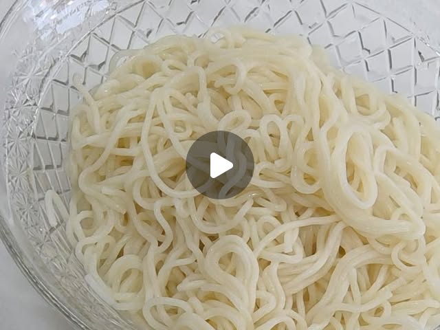 #협찬

경상두부 미가 진한콩물&검은깨두부

요즘처럼 더운날엔 진한콩물 콩국수가 땡기죠~
이렇게 진한 콩물 보셨나요?
맛은 말해뭐해요😁
너무 맛있어서 흡입! 소금도 따로 들어있고~
땅콩가루도 물론💜

검은깨두부로 청국장찌개 끓였는데 다른두부보다
더 고소하고 식감도 쫀쫀해서 좋더라고요🙂

구매링크
https://smartstore.naver.com/coldpress/products/629354863

#콩물 #콩국물 #콩국수 #경상두부