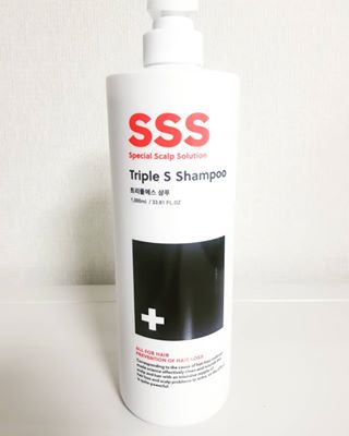 혀낭 그리고 크림빵뎅 on Instagram: “#혀낭쓰리뷰  머리카락이 너무 잘 빠지고 모발도 푸석푸석해서 탈모가 아니냐는 소리를 듣기도 하여서 #스트레스 를 많이 받았었는데 샴푸를 바꾸고나서 머리가 덜 빠지고 윤기도 나더라구요!  #샴푸유목민 으로써, 매번 샴푸를 바꿔서 썼는데 이번 샴푸는…”
