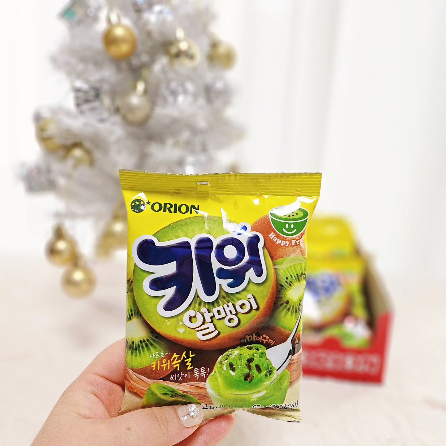 #협찬 orionworld #키위알맹이 #알맹이젤리

사르르~ 톡!톡! 새콤달콤 키위알맹이 씨앗 속살의 식감이 제대로 취향저격! 알맹이가 쏘옥 나오는 컷앤스쿱으로 먹으면 재미도 up! 진짜 키위퓨레를 넣어 자연스럽고 풍부한 맛까지! 한번빠지면 계속 찾게되는 마성의 키위알맹이 젤리 💞 ^^ 

#베이비스타그램 #키위알맹이 #젊줌마 #신상과자 #오리온젤리 #육아 #뷰티 #ootd #08L #신상품나왔을땐 #뷰스타그램