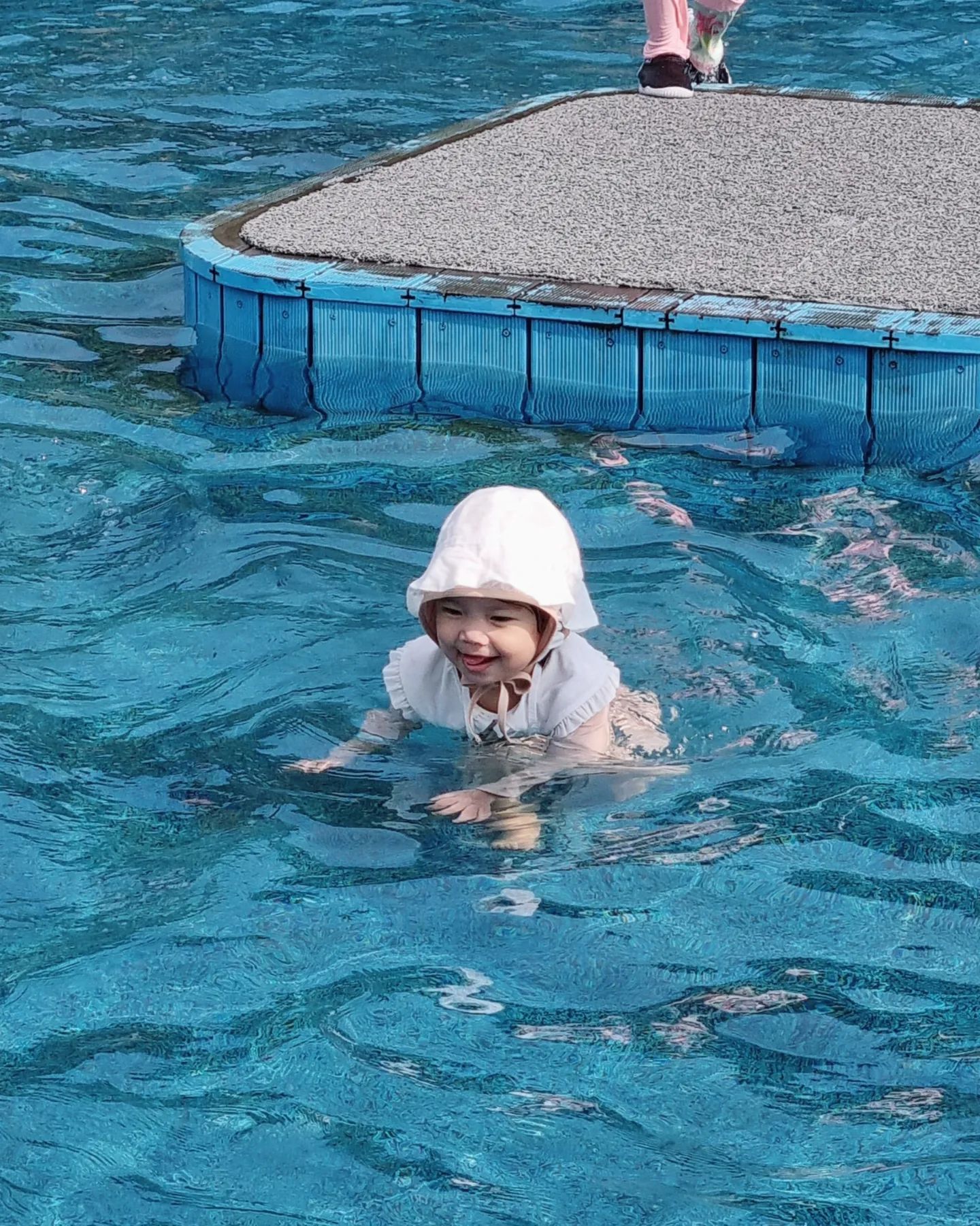 💦
모두가 즐거웠던 물놀이의 날
1차로 첨벙첨벙 물놀이하고
2차로 공원에서 분수쇼 즐기기

아이들과 함께 물 속에서 장난치다보니 덩달아 신나버린 우리 부부 😂 
역시 원초적으로 놀아야해 ㅎㅎ 내일 또 간다^.^ 
⠀
⠀
⠀
#20개월아기 
#8개월아기