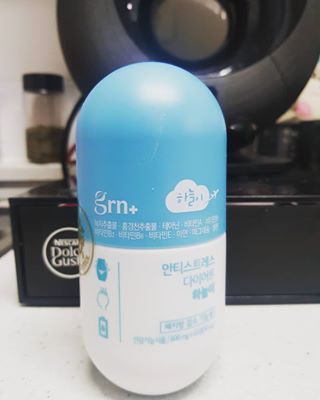 혀낭 그리고 빵뎅 on Instagram: “#혀낭쓰리뷰  매일 하루하루 먹는 것으로 #스트레스 자기 전 3알로 편안한 마음과 체지방을 동시에 해결! 회사 업무로 늘어가는 스트레스를 하늘이가 도움을 주고 있어요~ 조그마한 알약으로 스트레스가 해소 될 것이라고 생각 하지 않았는데 도움을…”
