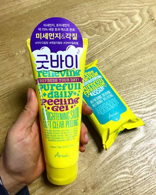 91_정은 on Instagram: “요즘 미세먼지때문인지 왜이렇게 건조해서 각질이 많이 생기는지 ㅠㅠ 화장도 안먹고지진난줄.. _ _ _ @ 아리얼필링젤 각질제거엔 막 알갱이 들은 스크럽보단 필링젤이 자극적이지도 않고 예민한 내피부엔 딱인듯 자연유래향이라는데 약간 레몬그라스같은향! @…”