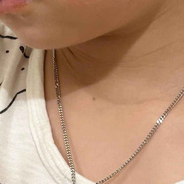 쟈니네🏠 on Instagram: "#광고 돌지나서부터는 꼭 해주고 있는 미아방지 목걸이😊 다른곳보다 가격대도 저렴한데다 배송도 빨라서 너무 좋더라구요🩵 미아방지 목걸이는 금,은처럼 비싼 소