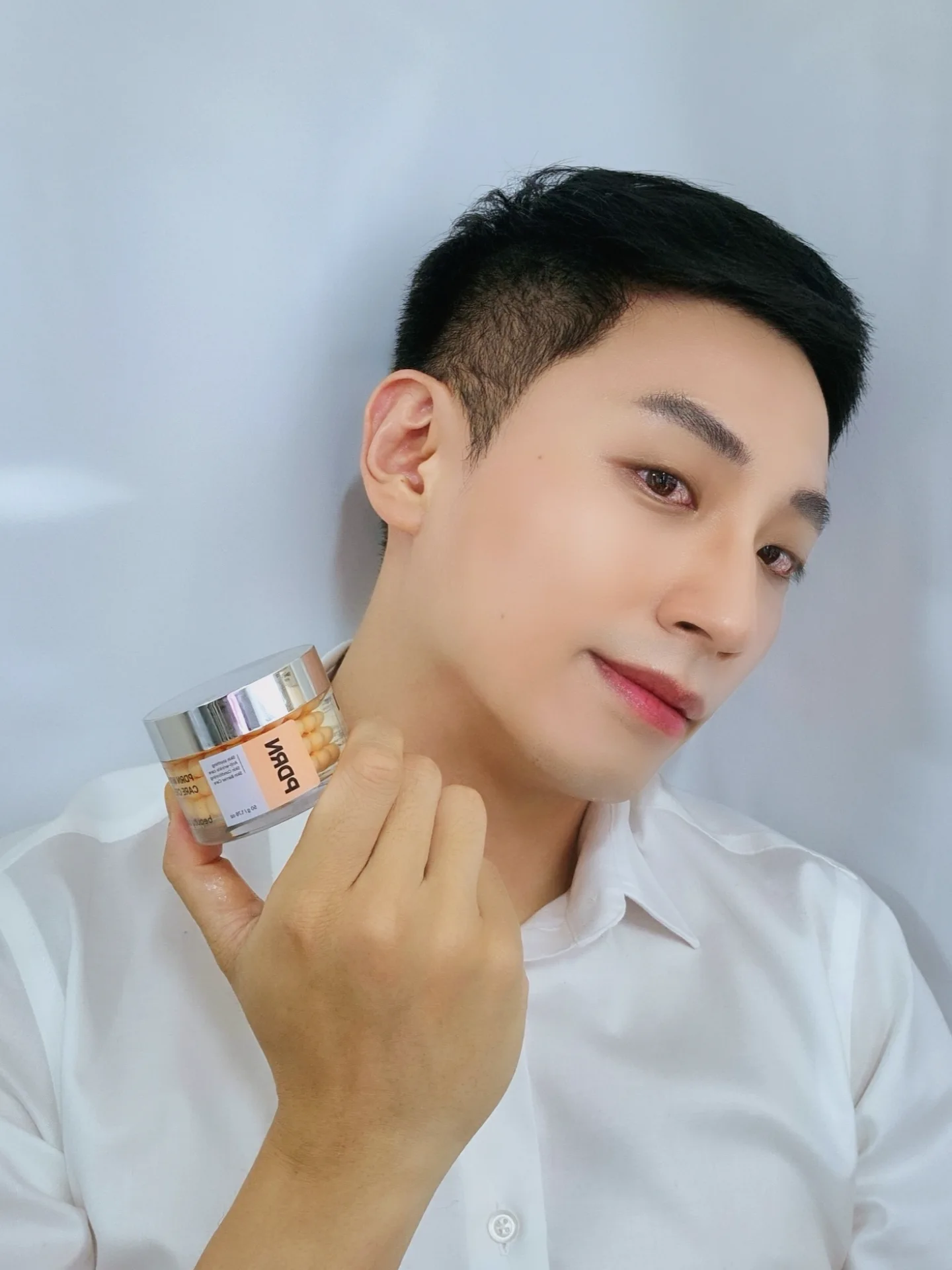 #광고 강한 여름 자외선에 지쳐 푸석푸석하고 생기없는 피부에 <뷰티웨어 PDRN 링클 케어 크림>으로 생기와 탄력을 더해보세요!🤗

국내최초 캡슐크림을 개발해온 뷰티웨이의 브랜드 노하우를 담아
연어 PDRN과 로즈힙열매오일성분을 더한 10,000ppm 캡슐 포뮬라에 미백, 주름 기능성 성분까지 촉촉함은 물론 피부속 깊숙한 곳까지 보습과 영양감을 전해주는 크림이예요.

피부자극 테스트를 완료해서 저같은 민감성 피부인 분들도 데일리로 부담없이 사용가능하고, 붉은기와 건조함이 고민인 피부도 촉촉하게 생기있게 가꿔줘요👍

아쿠아 젤과 연어DNA가 응축된 PDRN 캡슐이 차곡차곡 쌓여있는 알알이 캡슐크림으로 내 피부고민에 맞게 조합해서 사용 가능한데요, 요즘같은 여름에는 캡슐 1개에 젤 2스쿱으로 산뜻하고 촉촉하게, 겨울철이나 영양이 필요한 푸석한 피부에는 캡슐 2개, 젤 1스쿱으로 집중 보습이 가능해요✌️

요즘 부쩍 피부 탄력이 부족하신 분들, 생기없는 피부때문에 고민이신 분들에게 <뷰티웨어 PDRN 링클 케어 크림> 추천드려요!

#뷰티웨어 #PDRN #연어크림 #캡슐크림