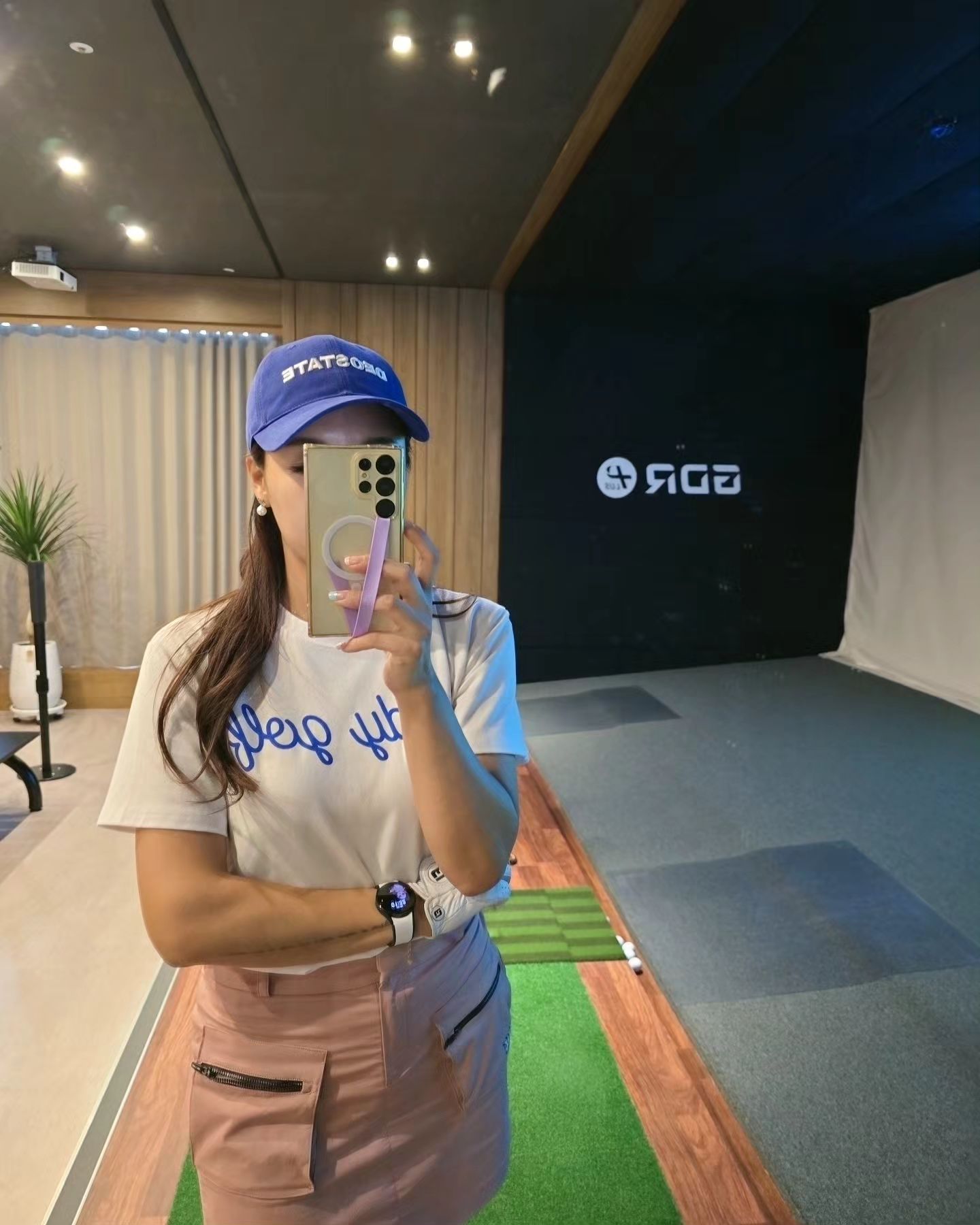 👉🏾👈 골프구력과 실력이 반비례하는 사람🙋🏾‍♀️

저요😂
6년차인데 하향곡선을 그리고 있슴돠!

파5 3온 70m를 남겨놓고 생크 3방내고
우측으로 돌고 돌아 6온 하고 나니 
다 접고 집에 가고 싶었어요🥲

입스...? 나는 없겠지 했는데 아니네요.

극복의 길은 연습하는 거 뿐이라는 생각에
집 근처 GDR연습장에 바로 등록했어요.
혼자 연습으로는 한계가 있어서
프로님께 레슨받으면 잘못된 거 
고치면서 극복해보려구요🤩
(👉🏾뒤에 훈남프로님 스윙 시범 있음🙈)

오늘도 연습갑시다~~~!!

📍GDR아카데미 평리점
- 최신 GDR플러스 23개 타석
- 실력파 프로님 3분 상주
- 오픈특가라 가격이 저렴한건 안비밀!

#머리는_알겠는데_몸이🙄
#바로_수요일이_필드정모다.
#다음주는_3일연속_라운드😅
#정신차렷😅

⛳️ gdr_pyeongni

#효리씨 #효리씨골프 #대구골프 #대구골퍼
#골프블로거 #골프인플루언서 #대구골프연습장 #대구gdr아카데미 #대구GDR아카데미평리점
#대구골프연습 #대구골프레슨 #평리동골프연습장