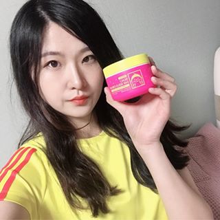 쏨 on Instagram: “진짜 24k 골드를 내 몸에 바른다니😍 꾸덕해보이지만 가볍게 발라져서 좋다 ㅎㅎ 수분크림 찾는 분들께 추천! _ #미플레이 #24K골드 #수분크림추천 #보습크림추천 #미백크림추천 #주름개선 #기능성크림 #크림추천 #골드화장품 #모찌피부…”