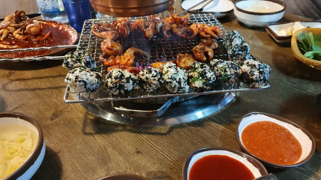 쭈꾸미+꼼장어
2020년 내맘대로 내뜻대로 내가 하고싶은방향으로 살아야지
.
새해 복 많이 받으세요!!!
마지막에 펭수의 해가 떳다!!><
.
.
#일상 #일상스타그램 #선팔 #맞팔 #선팔환영 #데일리 #뷰티 #뷰티스타그램 #뷰티모델 #뷰티그램 #뷰티팁 #뷰티템 #뷰티블로거 #코덕 #2020 #펭수 #꼼장어 #양재 #쭈꾸미 #0101 #01012020 #새해