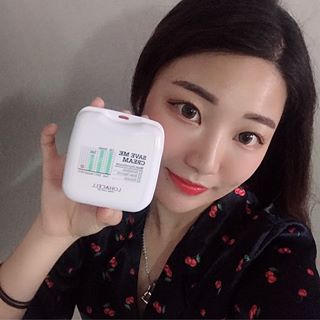 93 on Instagram: “#미세먼지 와 블루라이트 유해성분 3중 필터링 기능이 들어있는  민감성 피부진정에 도움을 주는 수분장벽크림! #수크랄페이트 성분도 들어있어서 피부에 더욱 좋은것같다 !! 난 정말 민감한 피부여서 미세먼지 심한날엔 트러블도 생기고 안좋아지는게 딱…”