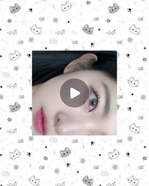 #광고 앙큼 고양이 눈빛… 렌즈가 다했음 😼
순한 눈인데 묘하게 도도해보이는 그런 렌즈 여기예요 ! 렌즈덕후인 제가 대학생때부터 좋아했던 #아이돌렌즈 

더 촘촘하고 세밀한 결 패턴 덕분에 짙은 눈동자여도 색이 부드럽게 퍼지는게 . . 묘하게 앙큼한 고양이 눈빛 완성🐈‍⬛

#아이돌 #렌즈 뷰티 @i_dollens