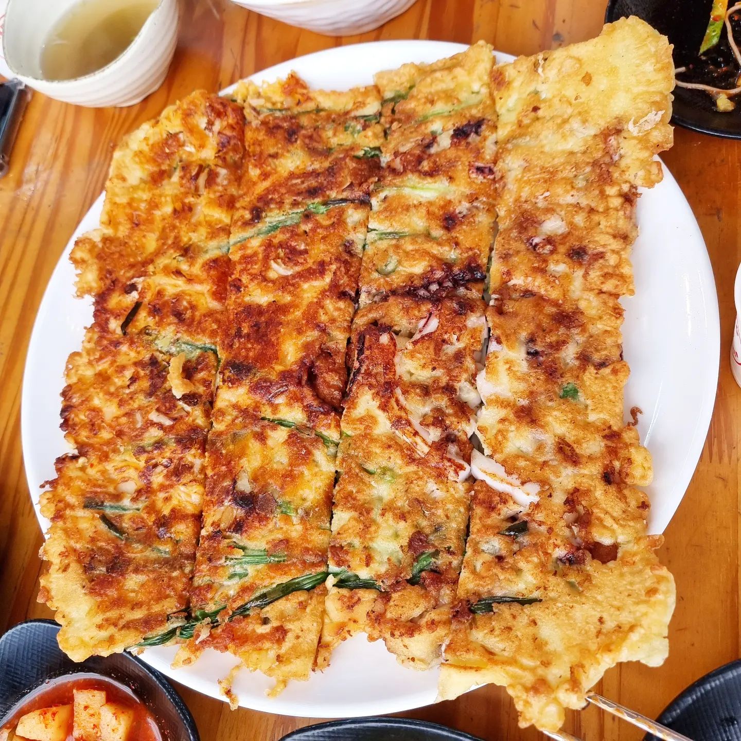 방송에 나온 맛집은 꼭 가봐야하는 
먹깨비 부녀 따라 다닌다고 
넘나 힘들었던 하루...
외암마을 상전가서 반반파전 감자전 비빔국수 먹고
삽교호 가서 오징어튀김 새우튀김 호떡 포장

먹는건 쿵짝 잘 맞는 박씨부녀
대단하다 대단해~👍🏻