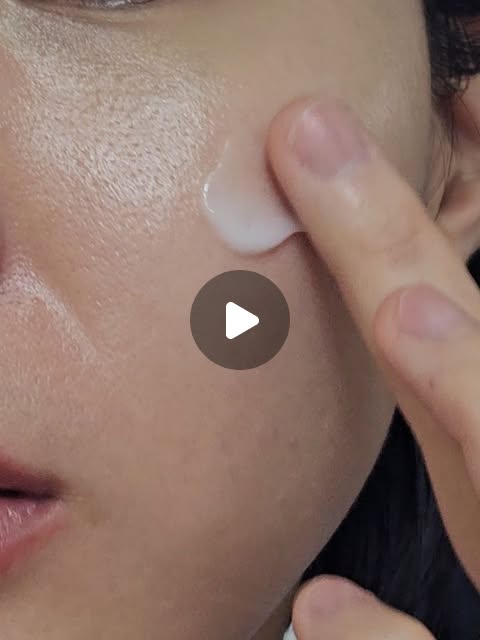 #광고 @3wclinic.official

피부 장벽 무너졌을 때, 고민하지 말고 이지트라(EGTRA-D) 하세요🕊️

​고기능성 성분들이 가득인데,
놀라울 만큼 흡수력이 빨라요!

메이크업 전에 발라도 쫀쫀하게 착! 붙습니다 🤍

​왜 이지트라인가요?
✅ EGF 5ppm 고함량: 시중 대비 50배! 장벽 회복의 핵심이에요.
✅ 기미/잡티 지우개: 트라넥삼산 & 나이아신아마이드 각 20,000ppm 함유!
✅ 진정 끝판왕: 정제수 대신 병풀잎수 660,000ppm!
✅ 안심 성분: 전성분 EWG 그린 등급 + 식약처 인증 미백/주름 개선!

​끈적임 없이 피부 속부터
탄탄하게 채워주는 '진짜' 재생크림👍🏻
