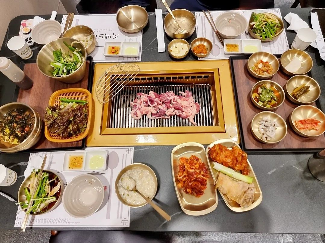 #협찬 #죽백5리집
#평택오리 #평택오리맛집 #평택닭갈비맛집

평택 숯불오리구이집 
맛있고 반찬도 정갈하게 잘 나와요
사장님 직원분들 엄청 친절하시고 서비스 굳!
#오리주물럭 #닭갈비 다 맛있네요

깔끔한 인테리어와 넓은 주차장, 단체룸 완비
상견례 송연회 각종 단체모임 장소로 추천합니다

주소: 죽백동 424-19
전화: 031-652-5252