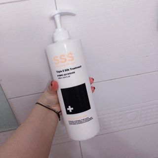 ジヘ on Instagram: “♥️트리플S 실크 트리트먼트 후기♥ . 이 트리트먼트는 거의 9일정도 사용해보았는데요!! . 후기쓰려고 정말 오랫동안 써보았습니닷!! . 일단 트리트먼트가 물에 잘 녹습니다!! 즉 머리속에 투과가 잘된다는거죠 모발에!! 그리고 머리감고 난뒤 기름기?…”
