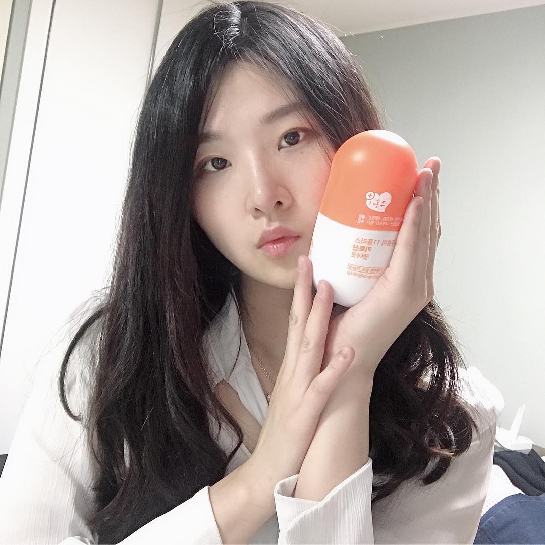 쏨 on Instagram: “건강기능식품인 grn주홍이! 체지방 감소에 도움을 줄 수 있는 키토산에 난고화성말토덱스트린, 비차민, 미네랄을 더했다고 한닿ㅎ 다이어트할 때 보조식품으로 먹기 좋을 것