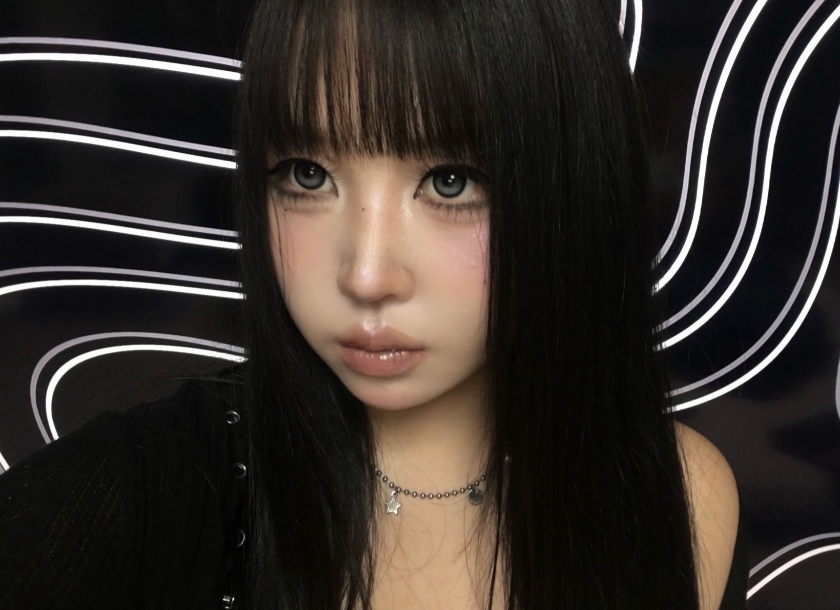 맨날 화장으로 변장하기 😈
#메이크업