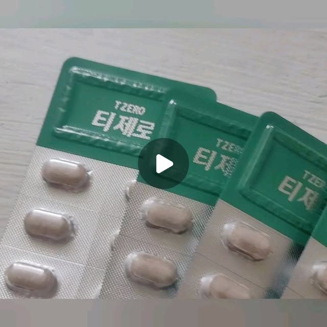 #광고 피부가 예민해질 때마다 이것저것 바꿔봤는데 결국 중요한 건 몸 안 컨디션과 면역 밸런스라는 걸 느끼게 되더라구요🥺
특히 편평사마귀(편사)처럼 피부 트러블 고민이 계속 반복되니까 근본적인 관리가 필요해서 티제로를 챙겨 먹기 시작했어요✨

티제로는 피부 컨디셔닝과 에너지 생성에 도움을 줄 수 있는 제품으로, 피부 면역 관리에 집중해서 만들어진 점이 마음에 들었어요!
현직 한의사와 약사가 직접 연구하고 공동 개발했다고 해서 더 믿음이 갔고, 국내 유일 독점 배합인 Tightening-PB 콤플렉스가 함유되어 있다는 점도 특별하게 느껴졌어요🙌

IP0301유산균, 퀘르세틴, 비타민C 조합에 다양한 기능성 원료들까지 더해져 있어서 피부 컨디션 케어는 물론 평소 쉽게 지치는 컨디션 관리에도 도움 되는 느낌💛
바쁜 날에도 하루 1정만 간편하게 챙기면 되니까 꾸준히 먹기 부담 없어서 좋더라구요!

저는 꾸준히 섭취하면서 피부가 한결 깔끔해 보이고 푸석했던 느낌이 덜해진 것 같아서 만족 중이에요✨
피부 고민 때문에 스트레스 받는 분들이나 속부터 피부 컨디션 관리하고 싶은 분들에게 추천하고 싶은 제품💫

#편평사마귀 #편평사마귀제거 #피부면역 #티제로