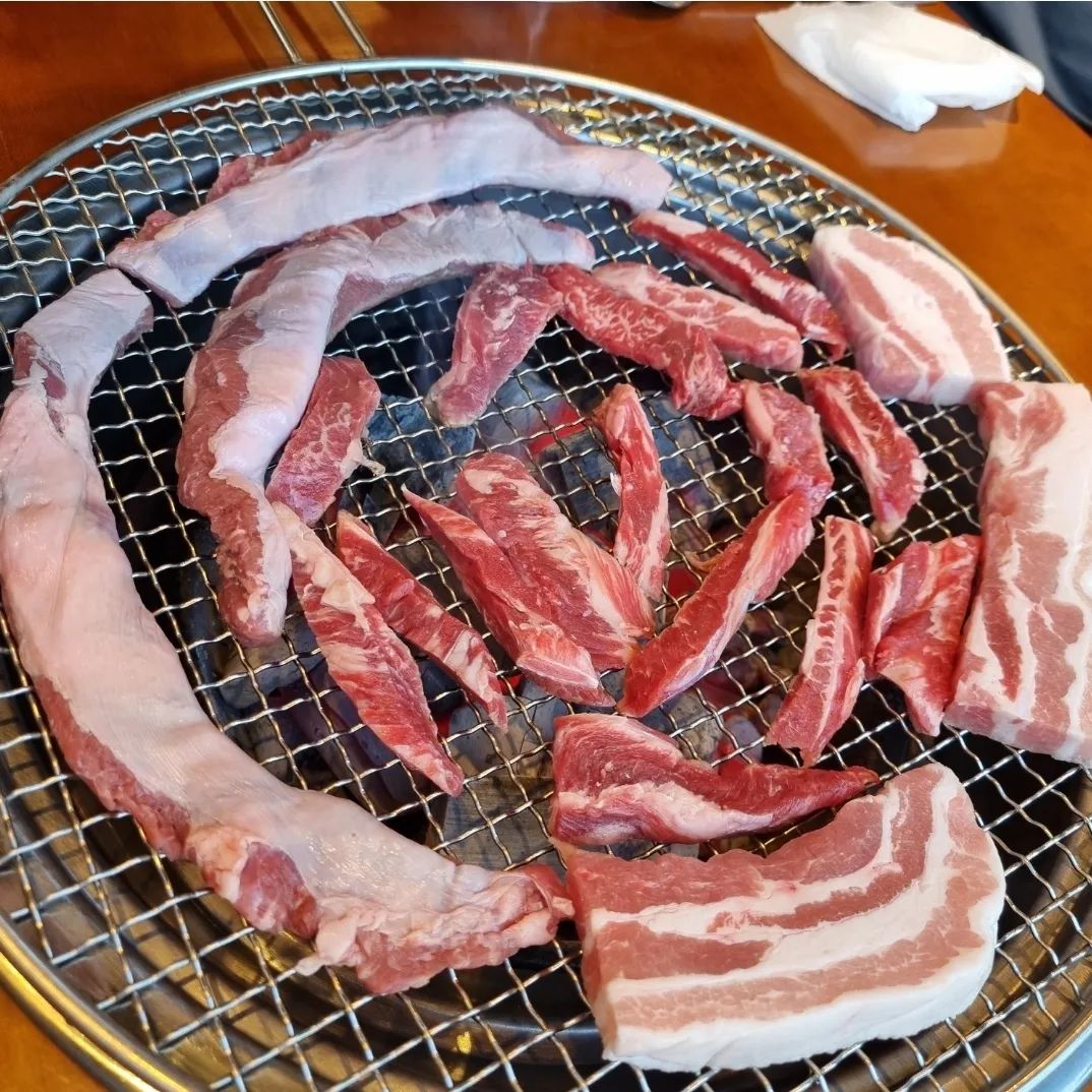 오늘도 #협찬 #맛집
도토리화로에서 맛있게 꼬기 먹고 
백년만에 마트 장보러 갔는데
가격 보고 깜놀쓰~
물가가 많이 올랐구나...

오늘따라 택배산이 반갑군
푸드인플루언서라서 참 다행쓰~ㅋㅋ
