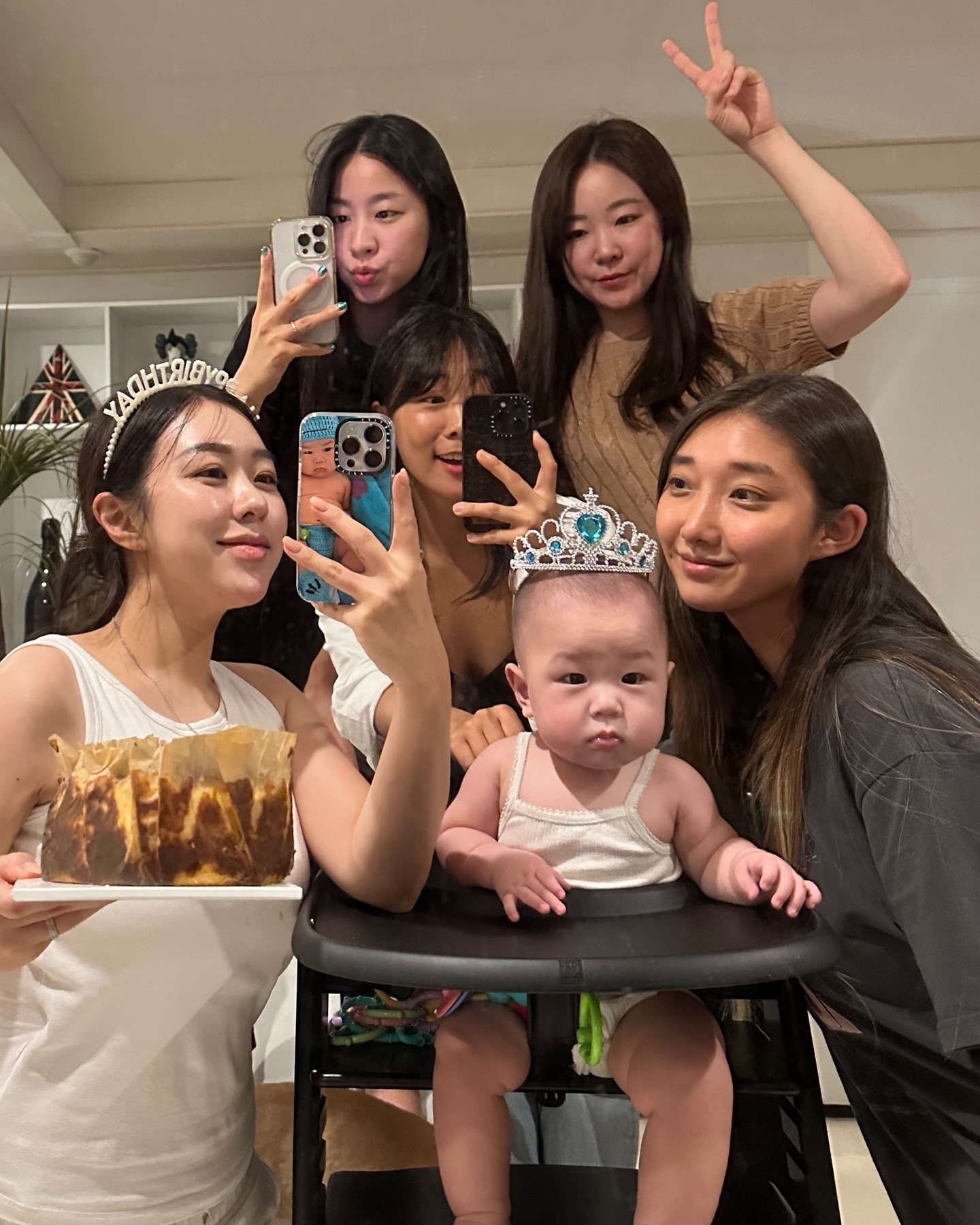 작년 생일 기록.. 을 이제야 올리고 😅

조율 빡빡이 시절 진짜 웃갸 👶🏻👶🏻
나도 조율도 통통했네 //