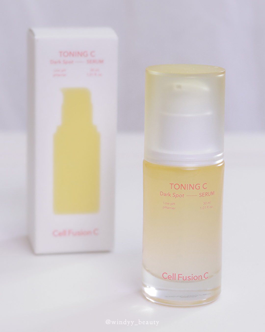 #광고
#셀퓨전씨 #토닝C잡티세럼 #cellfusionc

셀퓨전씨 토닝 C 잡티세럼 30ml
#미백 #주름개선 #기능성잡티세럼
모든 피부용 / 정가 28,000원

15gram.official cellfusionc.official

푸석하고 건조함, 자극으로 민감해진 피부, 칙칙하고
짙어진 잡티가 고민이라면 주목할만한 셀퓨전씨 
기능성 미백 잡티세럼을 사용해봤는데요 수분광채에
톤에이징케어까지 선사해주는게 특징인 세럼이에요.

풍부하고 가벼운 수분감이 느껴지는 발림성이 기분까지
좋아지며 피부결이나 톤이 사용할수록 나아지는 느낌이
좋았고 쫀쫀한 수분광채와 깊은 보습감이 차오르면서
저자극이라 민감한 피부타입도 편안하게 사용하기 좋은
데일리 비타민 세럼이라 모든피부타입에게 추천드려요.

#15그램 #15그램뷰티 #15그래머 #셀퓨전씨잡티세럼 #셀퓨전씨토닝C잡티세럼 #토닝빛세럼 #올리브영세럼 #올리브영잡티세럼 #잡티세럼 #올리브영추천템 #비타민세럼 #셀퓨전씨잡티세럼