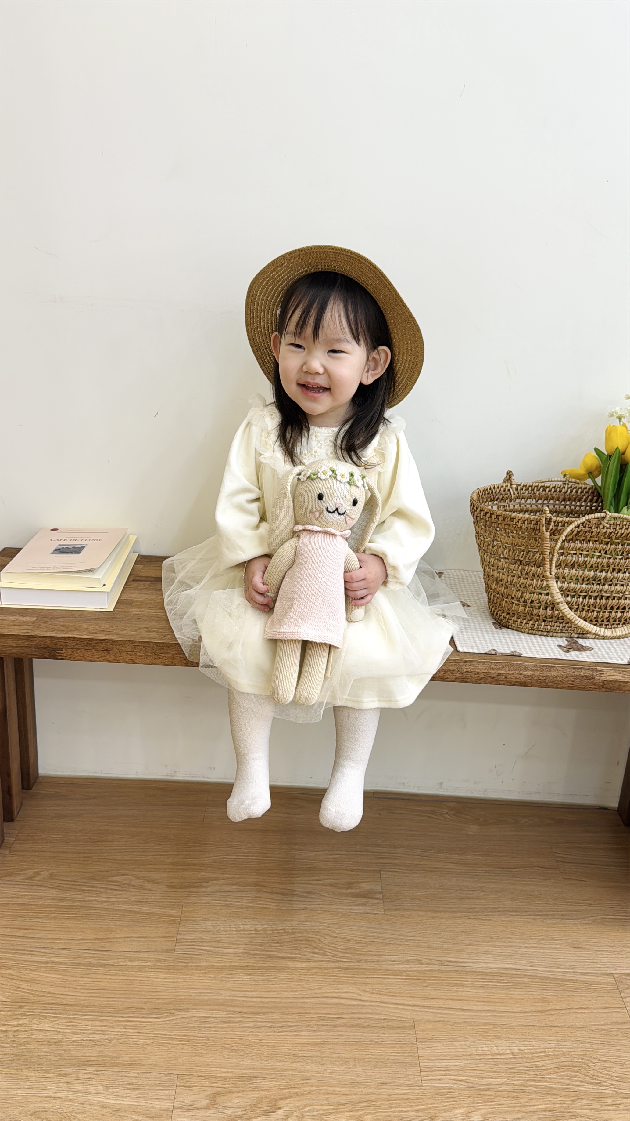 스튜디오에서 촬영한 4k영상 & 사진 드립니다.  3